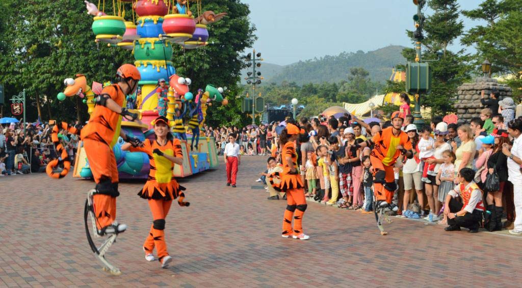 парад в гонконгском Диснейленде Parade in Hong Kong Disneyland