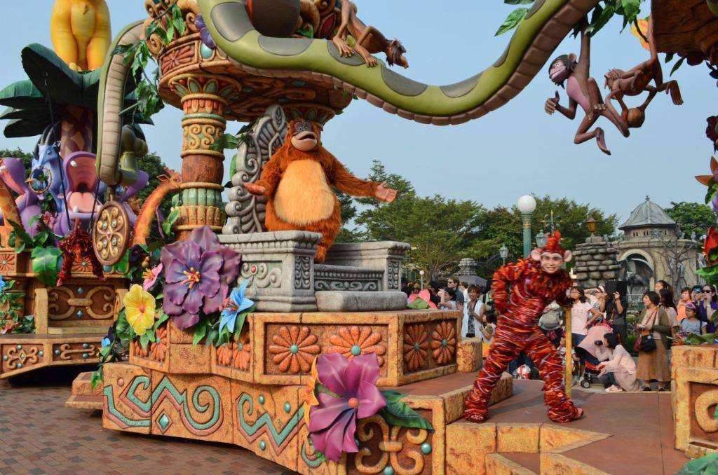 парад в гонконгском Диснейленде Parade in Hong Kong Disneyland