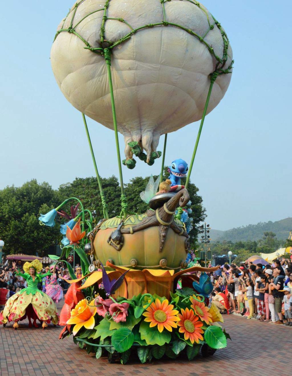 парад в гонконгском Диснейленде Parade in Hong Kong Disneyland