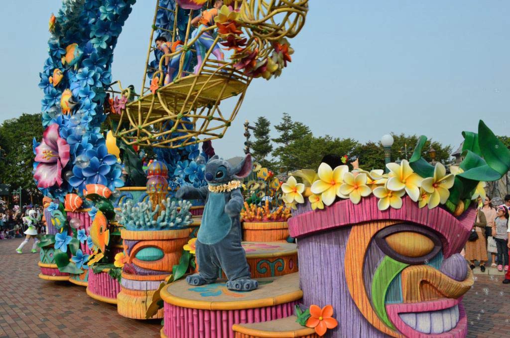 парад в гонконгском Диснейленде Parade in Hong Kong Disneyland