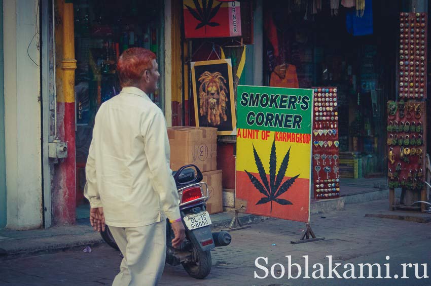 улица Мэйн Базар в Дели (Индия), фото