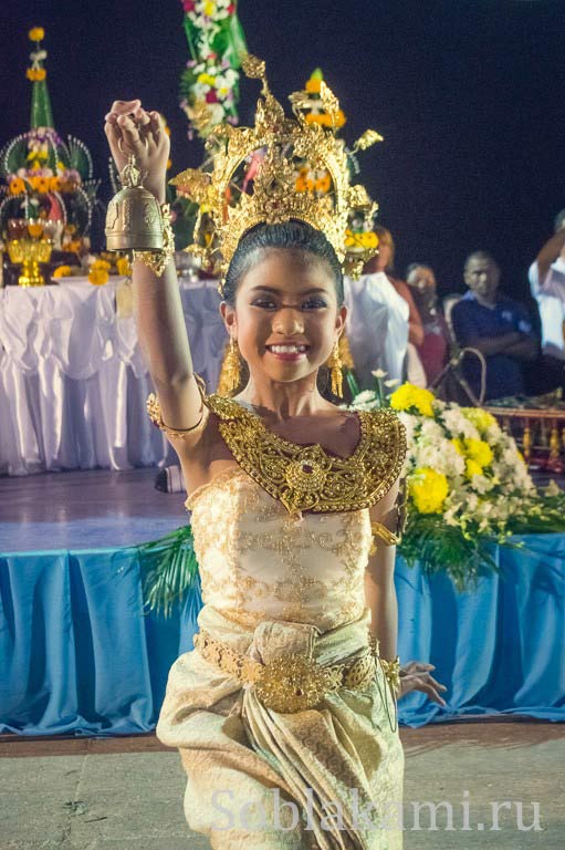 праздник Лои Кратонг (Loi Kratong) в Таиланде, Ао Нанг, 2013