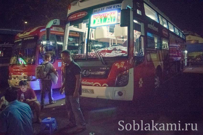транспорт во Вьетнаме: поезд, самолет, sleeper bus, автобус, байк
